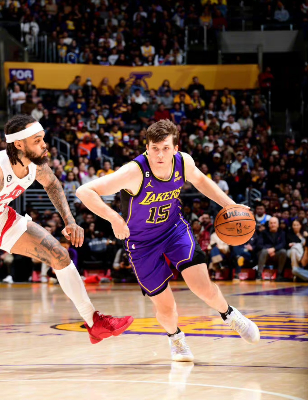  东契奇迎来十二赛季出色发挥，皇家马德里观众热烈欢呼！比赛高潮迭起